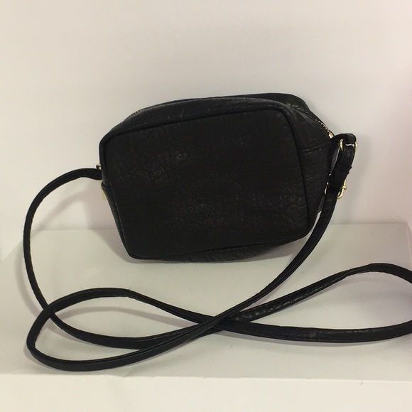 H&M Handbags - ❤️ H&M Small Pebble Black Crossbody